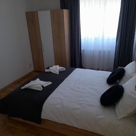 Pensiunea Eden House Крайова Экстерьер фото