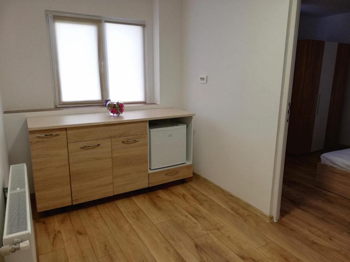 Pensiunea Eden House Крайова Экстерьер фото
