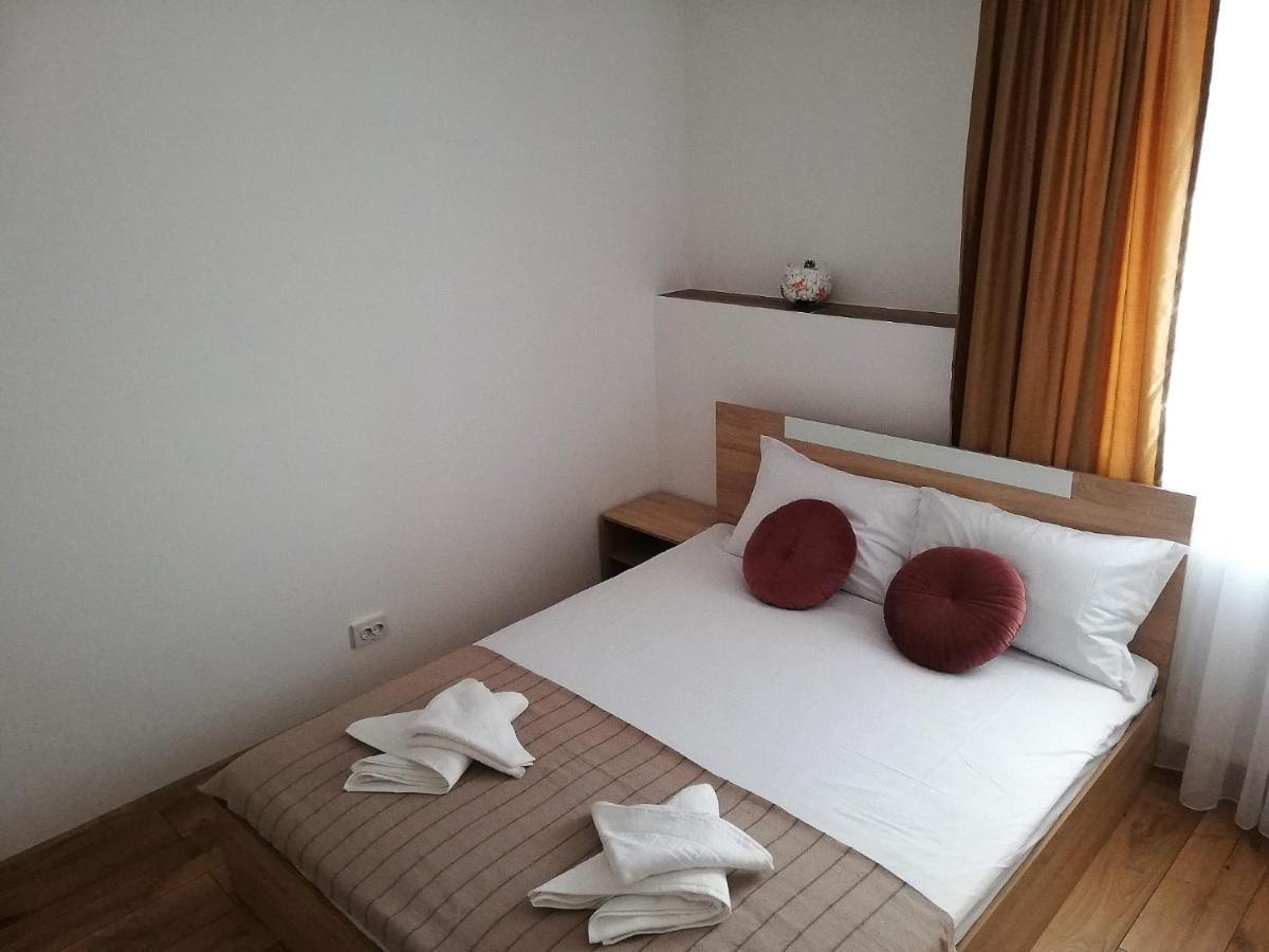 Pensiunea Eden House Крайова Экстерьер фото