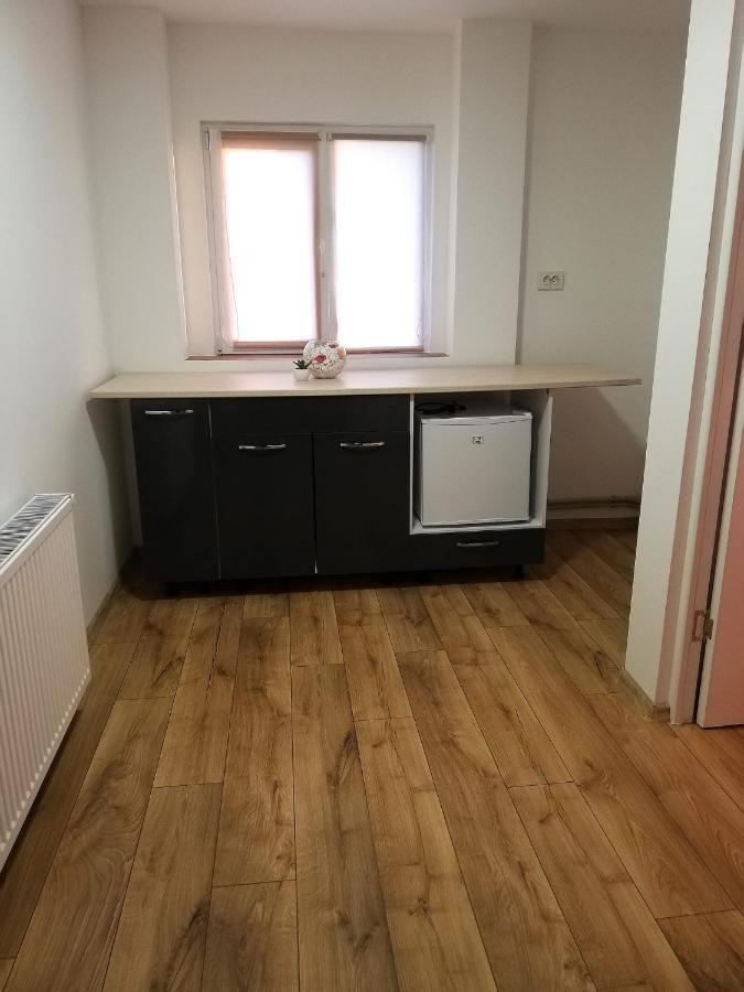 Pensiunea Eden House Крайова Экстерьер фото